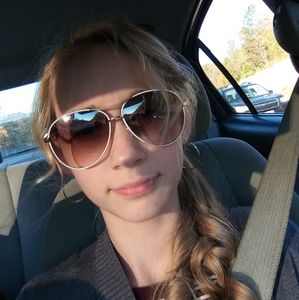 Meet your Posher, Claire